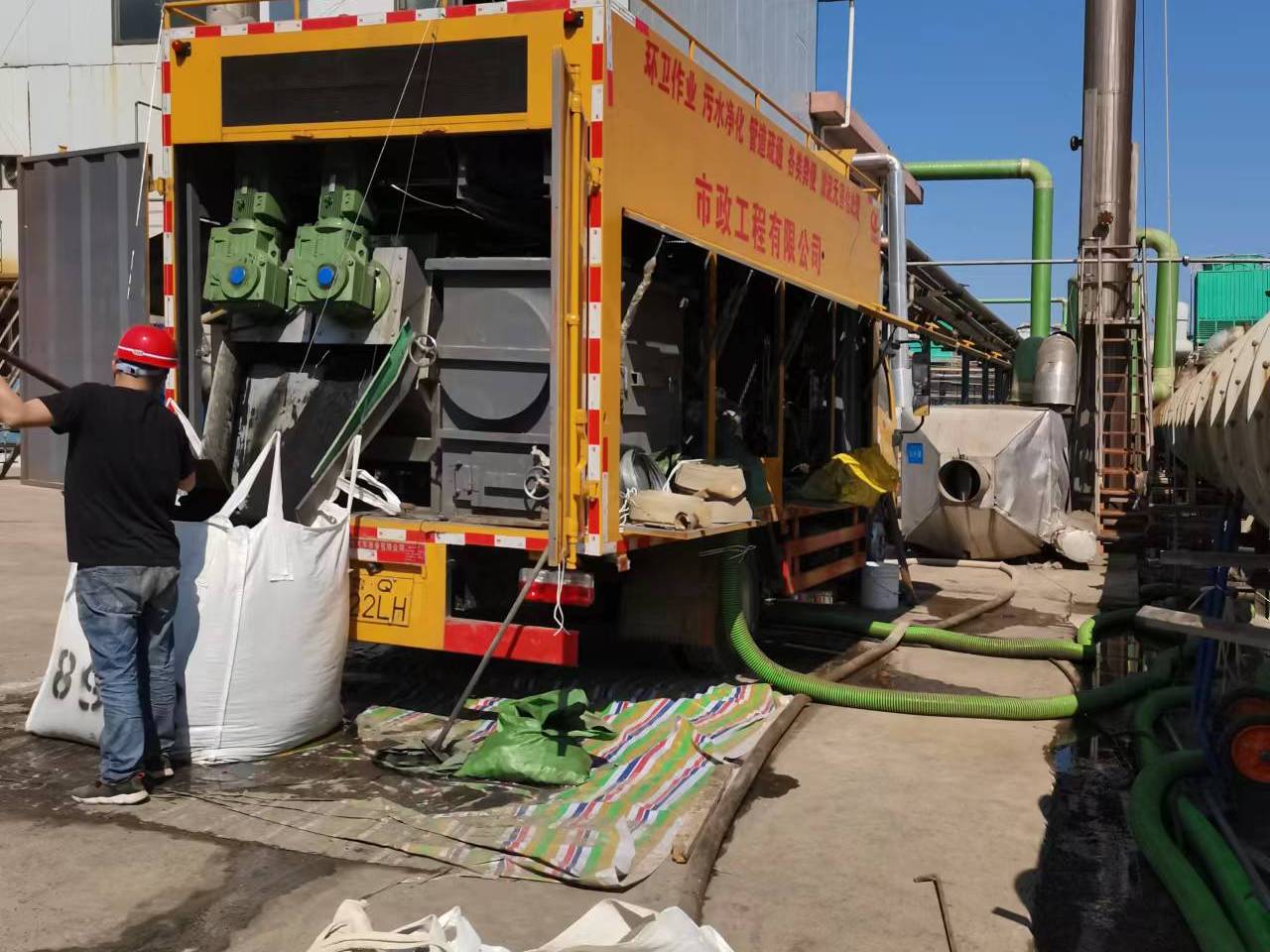 双河淤泥压干处理